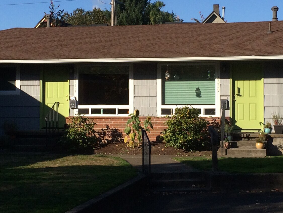 Primary Photo - 3333 SE Taylor St