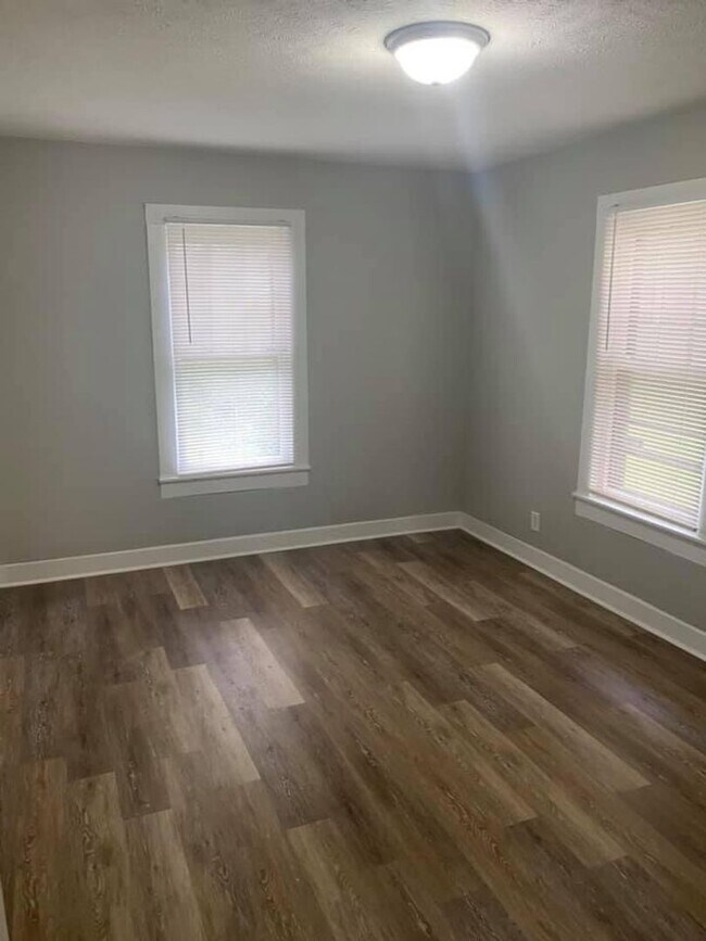 Foto del edificio - 919 Hercules Ave