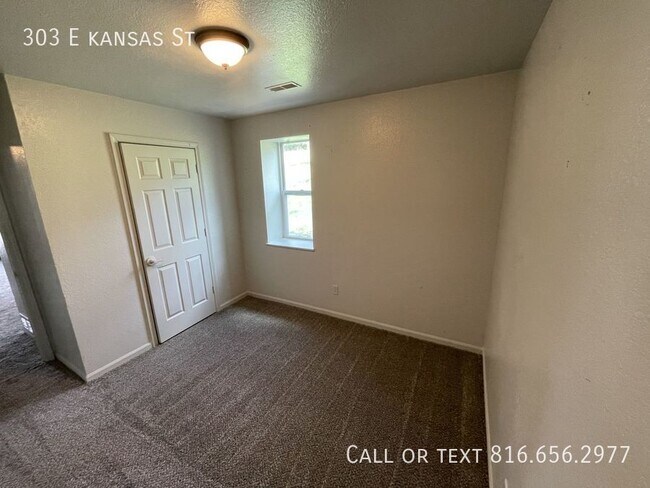 Foto del edificio - 303 E Kansas St