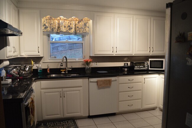 Building Photo - 23 O Neil Dr