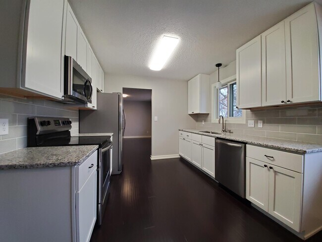Building Photo - 304 8th Ave NW