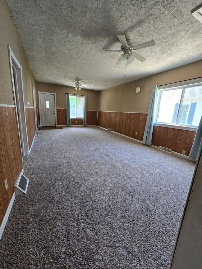 Building Photo - Charming Rental in Hastings, NE!