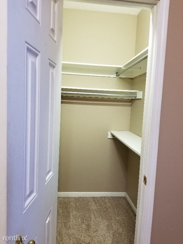 Foto del edificio - 1031 Daisy Ln