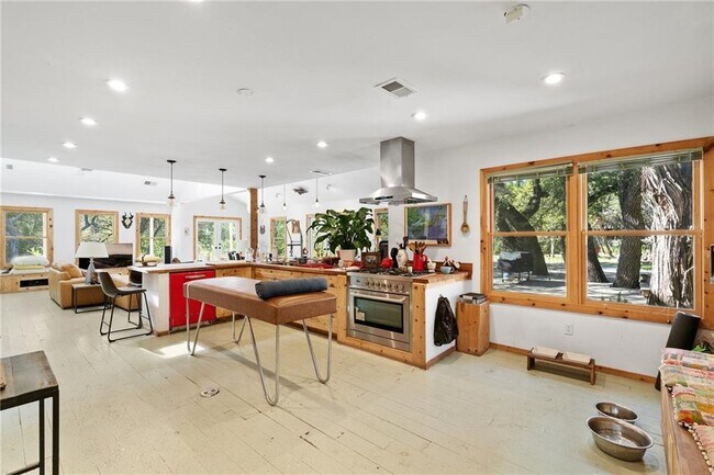 Building Photo - 5204 Cueva Dr