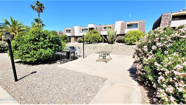 Building Photo - Furnished SUMMER RENTAL