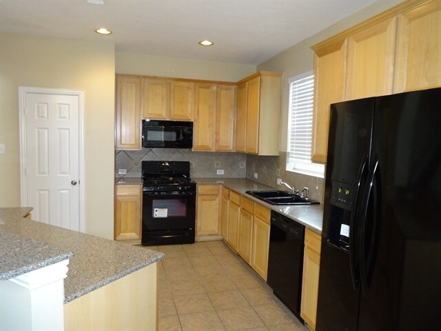 Foto del edificio - 2610 Dawn River Ln