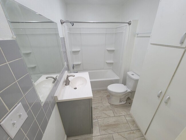 Foto del edificio - A Hidden Gem Offering Privacy and Convenience