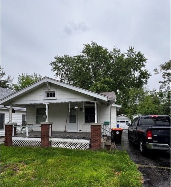 Building Photo - 1818 N Maple Ave