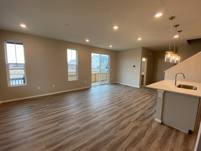 Foto del edificio - 3 br, 2.5 bath House - 21422 E 60th Ave