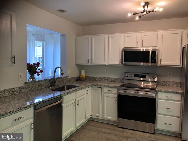 Building Photo - 5558 Clifton Crest Way
