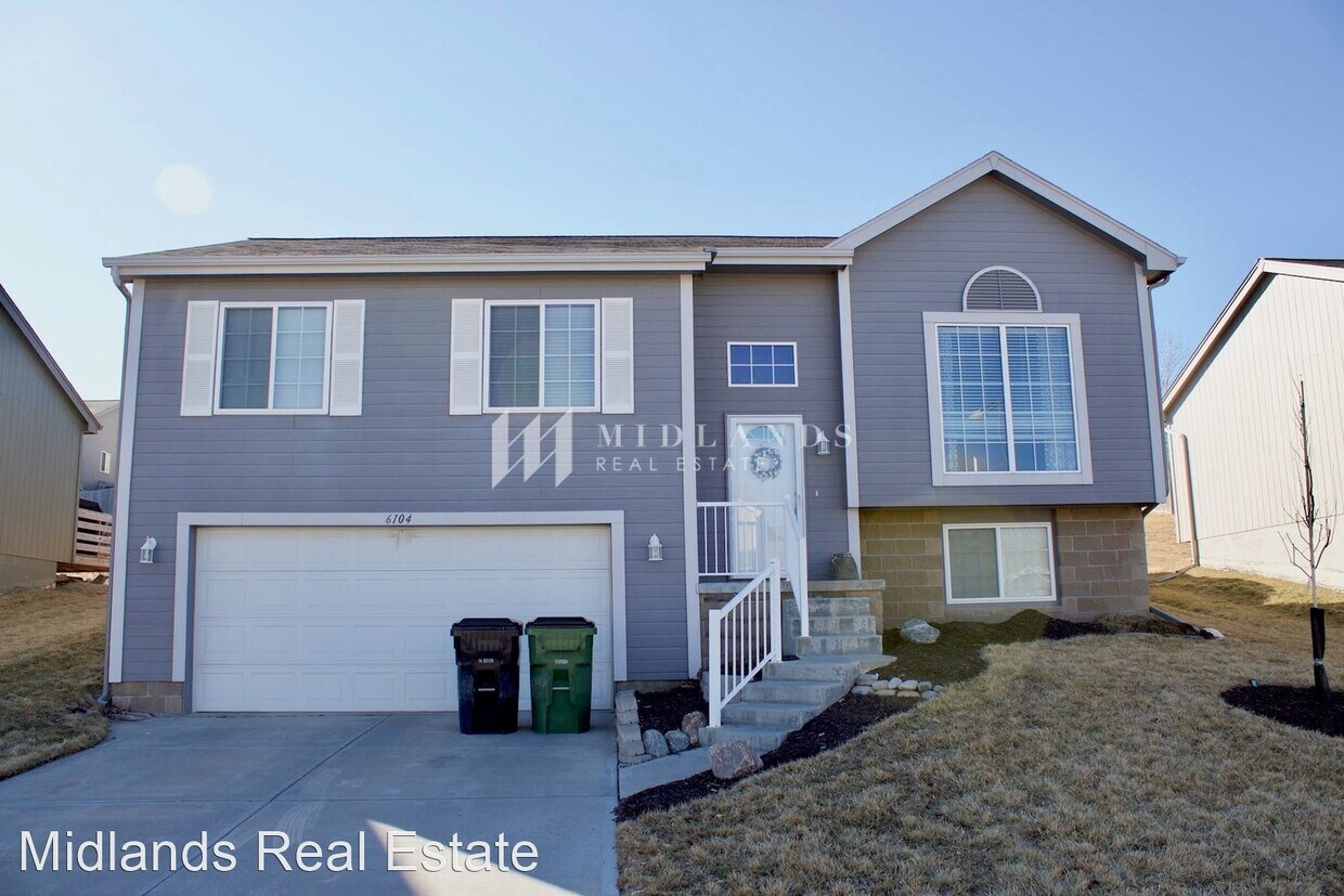 Primary Photo - 3 br, 2 bath House - 6104 S 191st Street