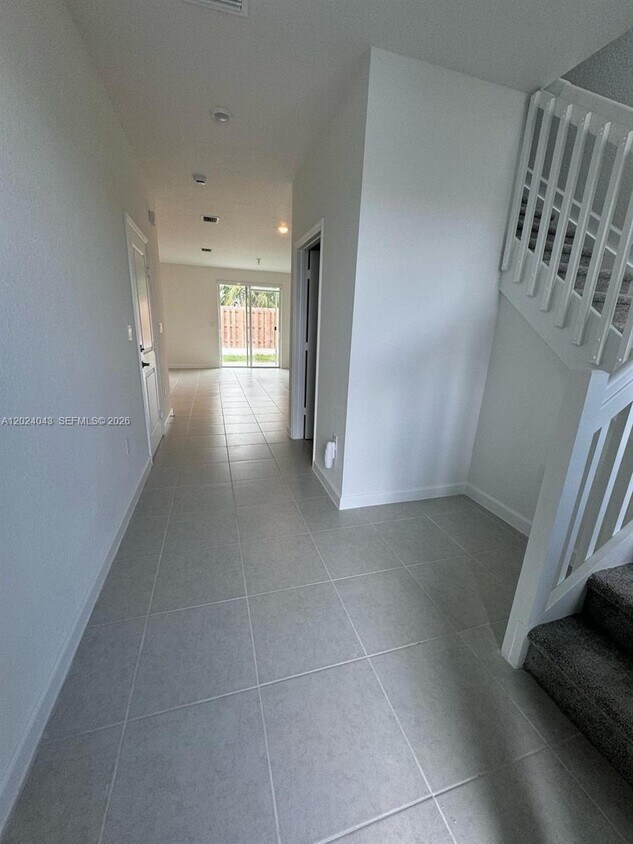 Foto del edificio - 663 SE 13th St Cir