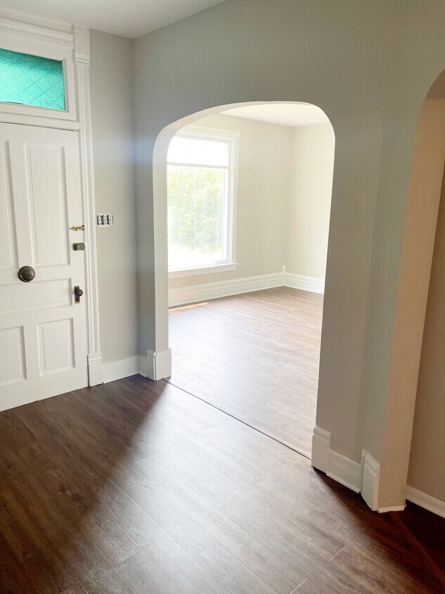 227 N California St Unit Main, Sycamore, IL 60178 Apartments in