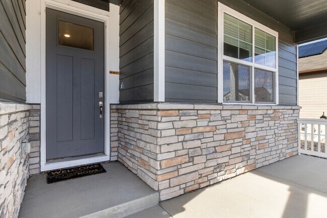 Foto del edificio - Modern 4-Bedroom Ranch Home with Mountain Views and 3-Car Garage