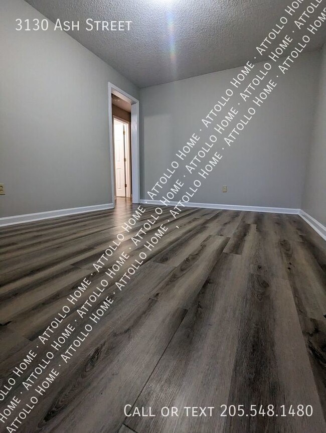 Foto del edificio - 3-Bed/1-Bath All-Brick Duplex in West Tusc...
