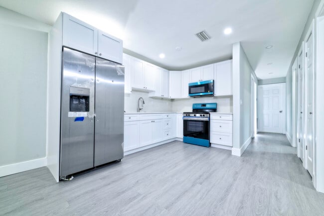 Foto del edificio - 5020 SW 28th Terrace