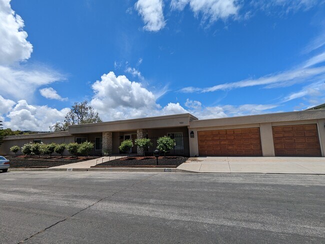 Building Photo - 4321 Clear Valley Dr