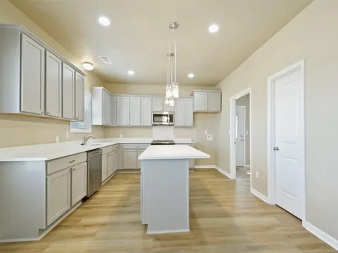 Building Photo - 142 Aspen Cir