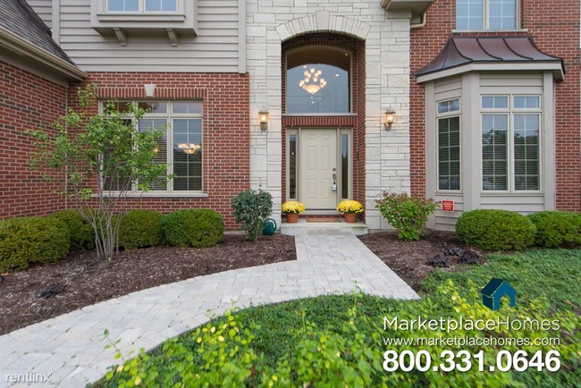 Foto del edificio - 528 Eagle Brook Ln