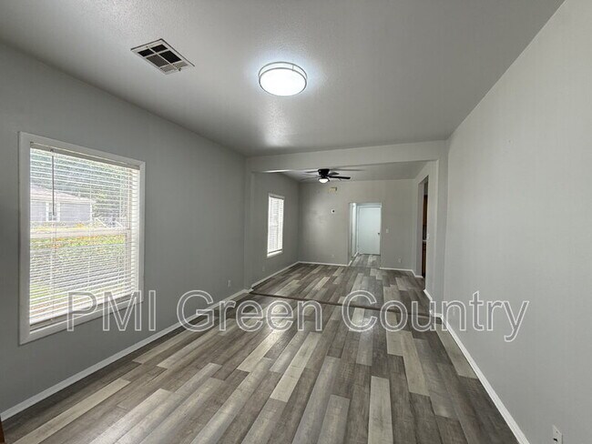 Foto del edificio - 212 W Pecan St