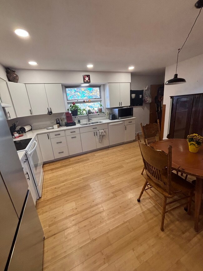 Building Photo - 1473 Linn St