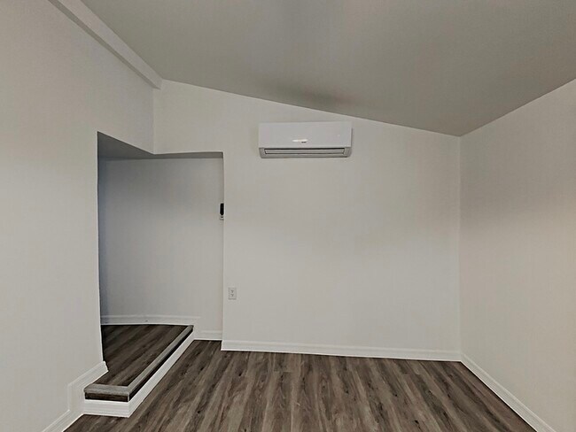 Foto del edificio - 630 N Halifax Ave