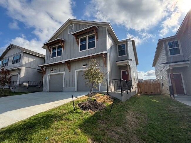 Building Photo - Modern 3-Bedroom Duplex with Upgrades in M...