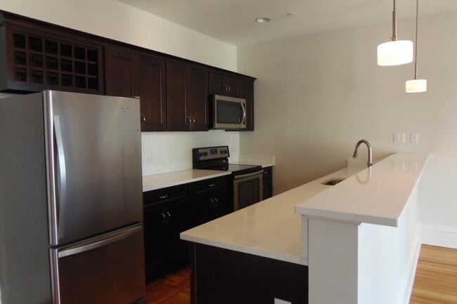 Building Photo - Hendrick Hudson