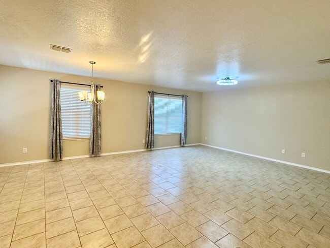 Building Photo - 1607 Tree Run