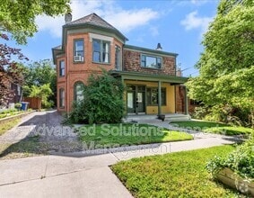 Building Photo - 122 C St E