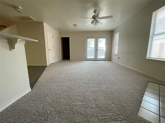 Building Photo - 2905 Kestrel Dr