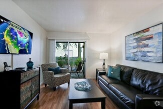 Building Photo - 740 W Elm St
