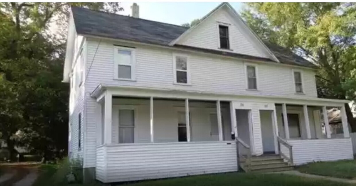 Building Photo - 312 S. Janesville