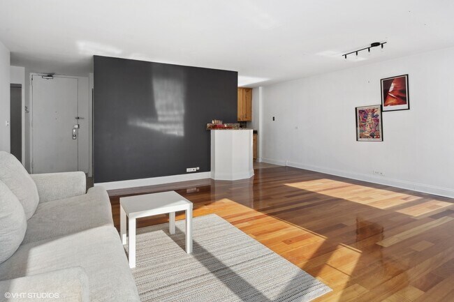 Foto del edificio - 5701 N Sheridan Rd