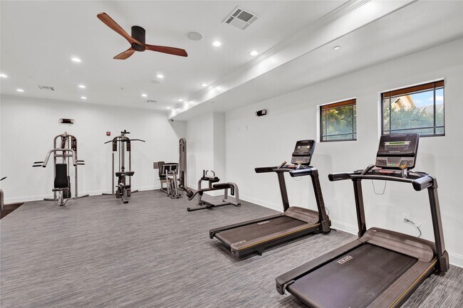 Foto del edificio - 6607 Brookridge Ct