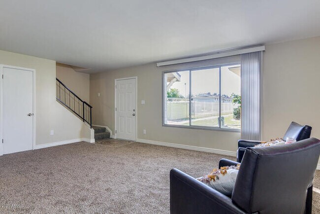Building Photo - Town Home Phoenix