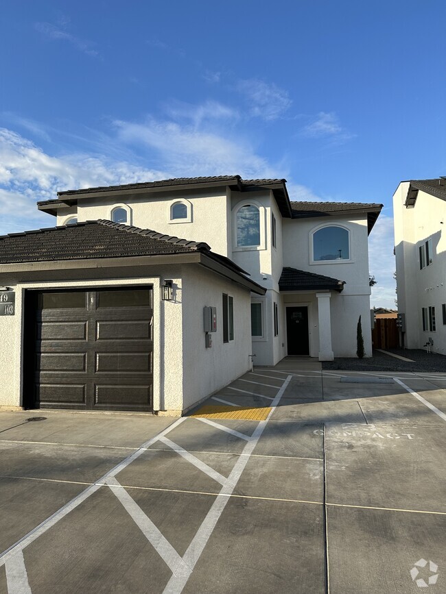 Townhome Exterior View - 725 Linden Street