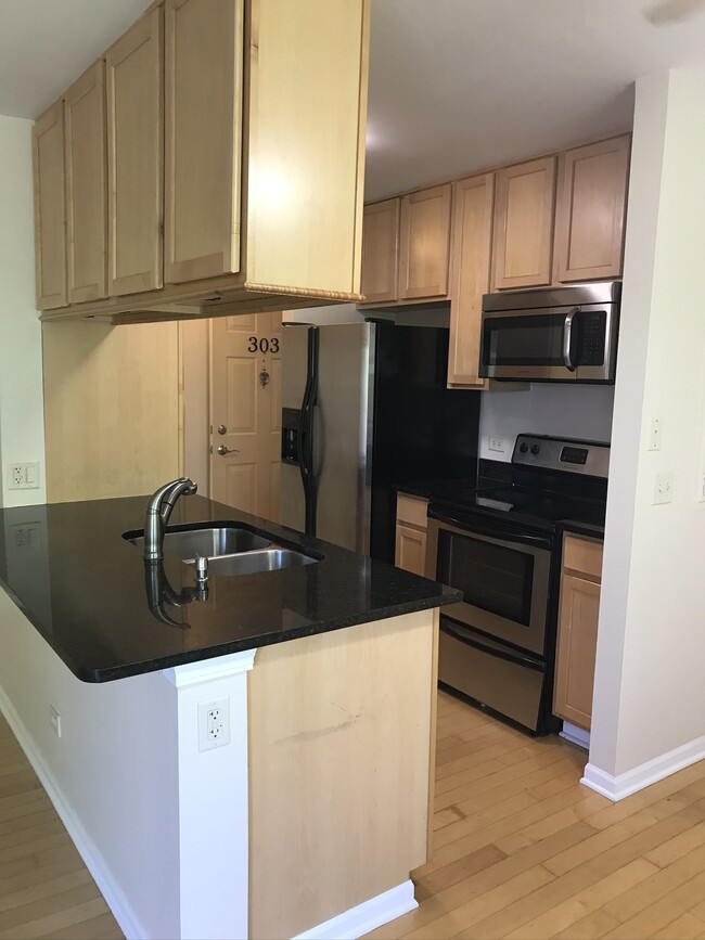 Building Photo - 709 Strom Dr