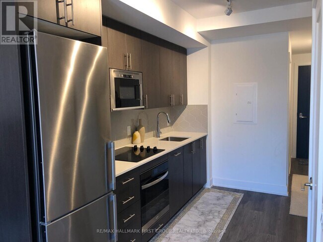 Photo du bâtiment - 2545-2545 Simcoe St N