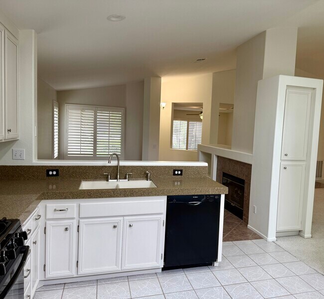 Foto del edificio - 2471 Marigold Way