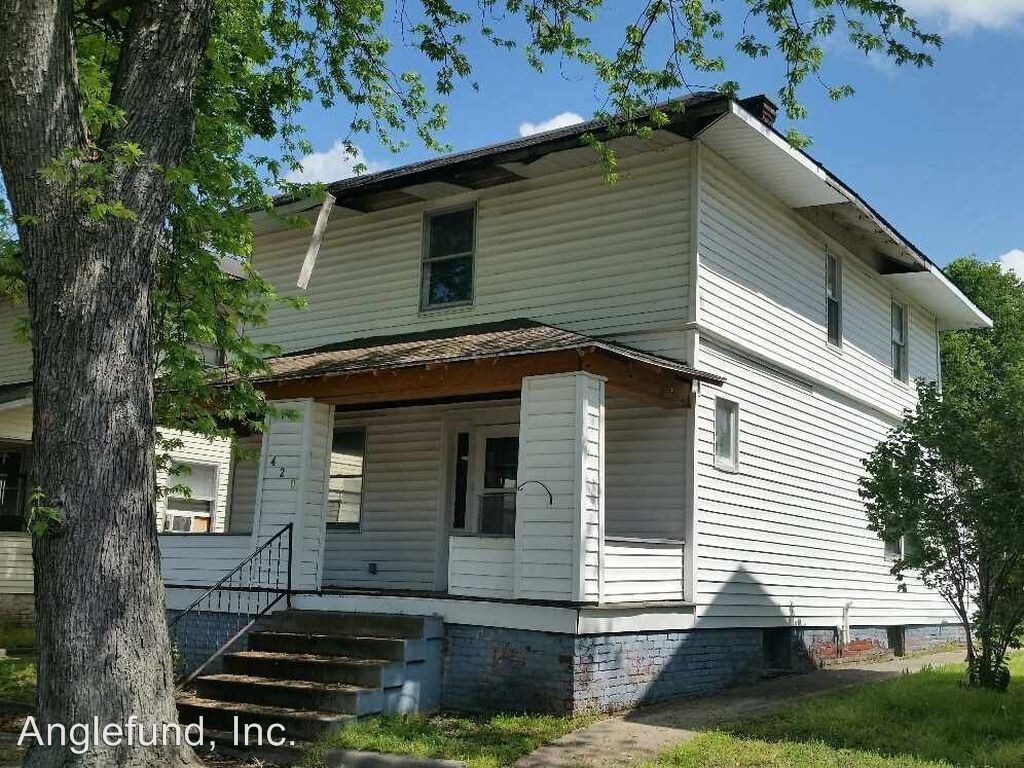 3 br, 2 bath House 420 S 4th St. House Rental in Vincennes, IN