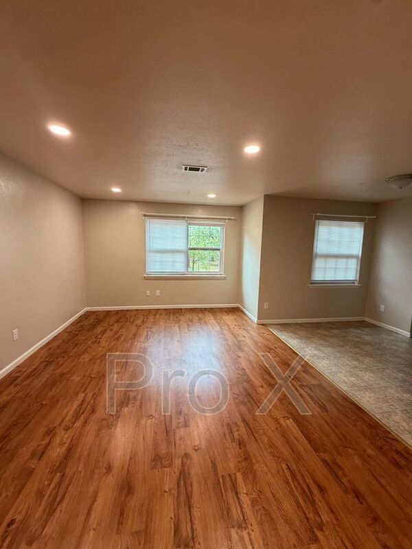 Building Photo - 1807 Grand