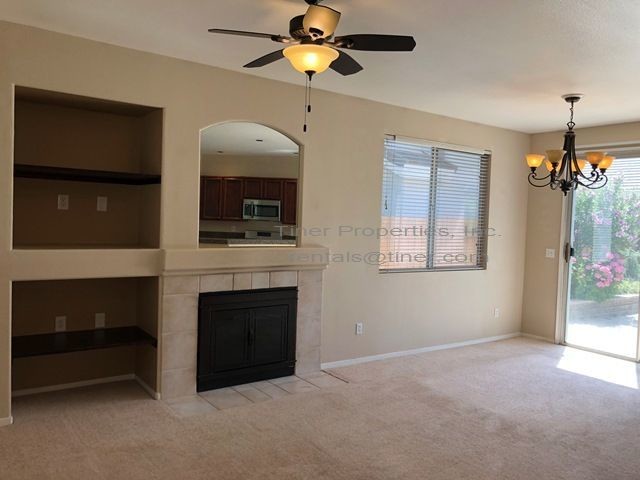 Building Photo - Beautiful Three Bedroom in Sacramento