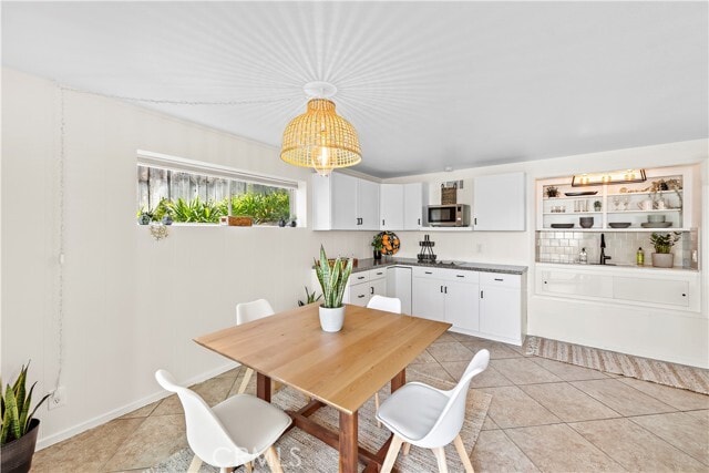 Building Photo - 2120 Temple Hills Dr