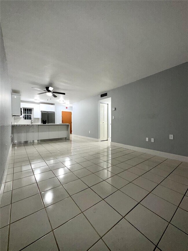 Building Photo - 145 SW 30th Ct