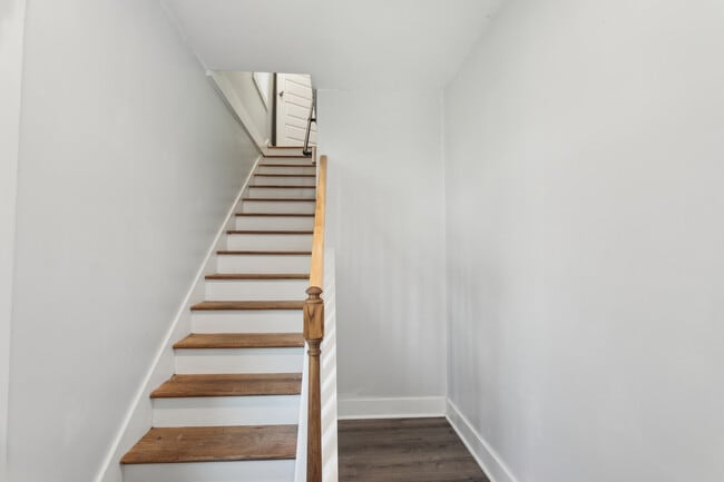 Building Photo - 502 W 48th St