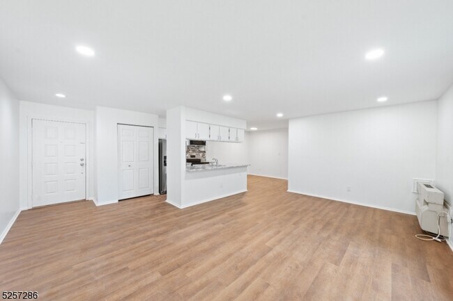 Building Photo - 68 Marlowe Ct