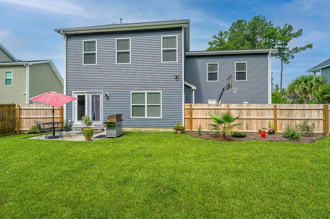 Building Photo - 2808 Ortega Dr