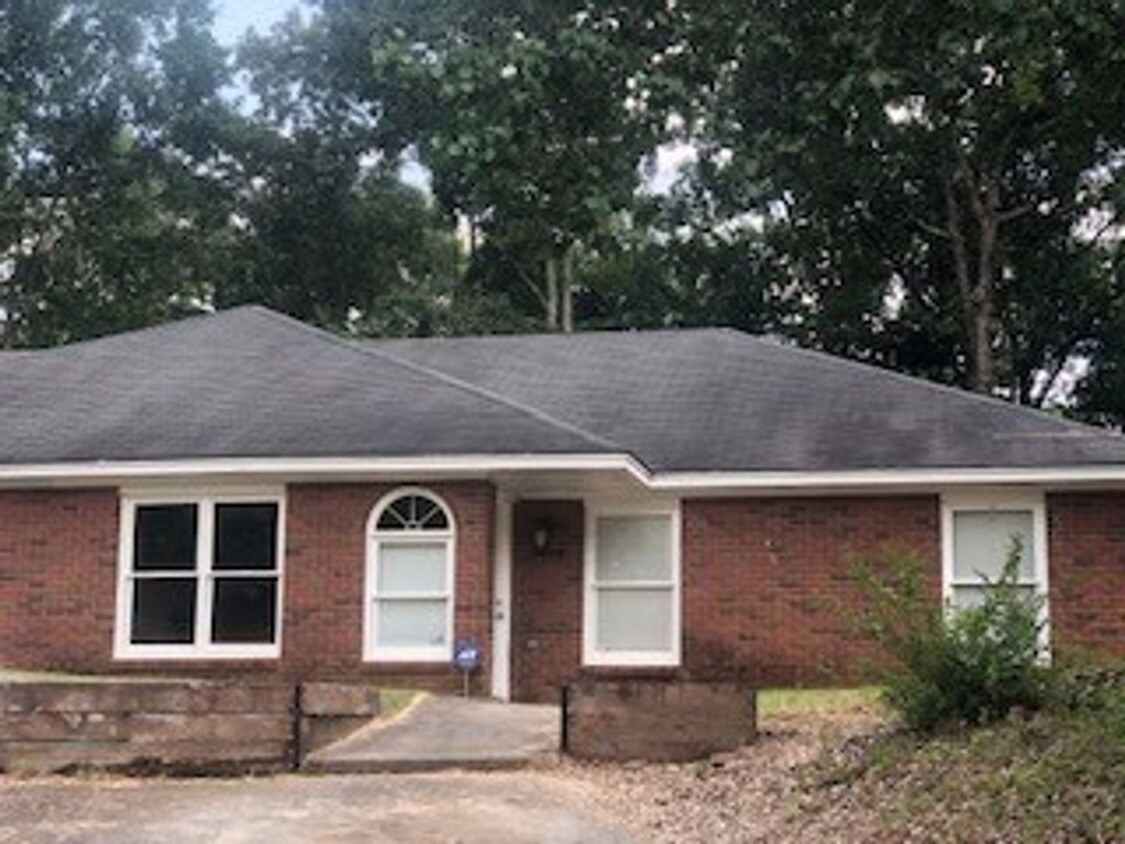 Primary Photo - Cute Duplex on Cul-de Sac