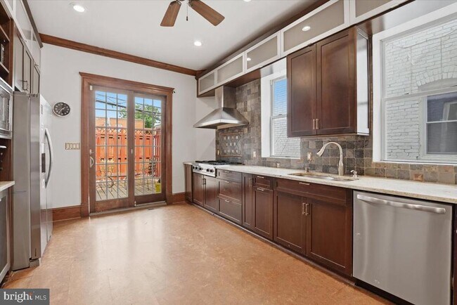 Foto del edificio - 3009 11th St NW